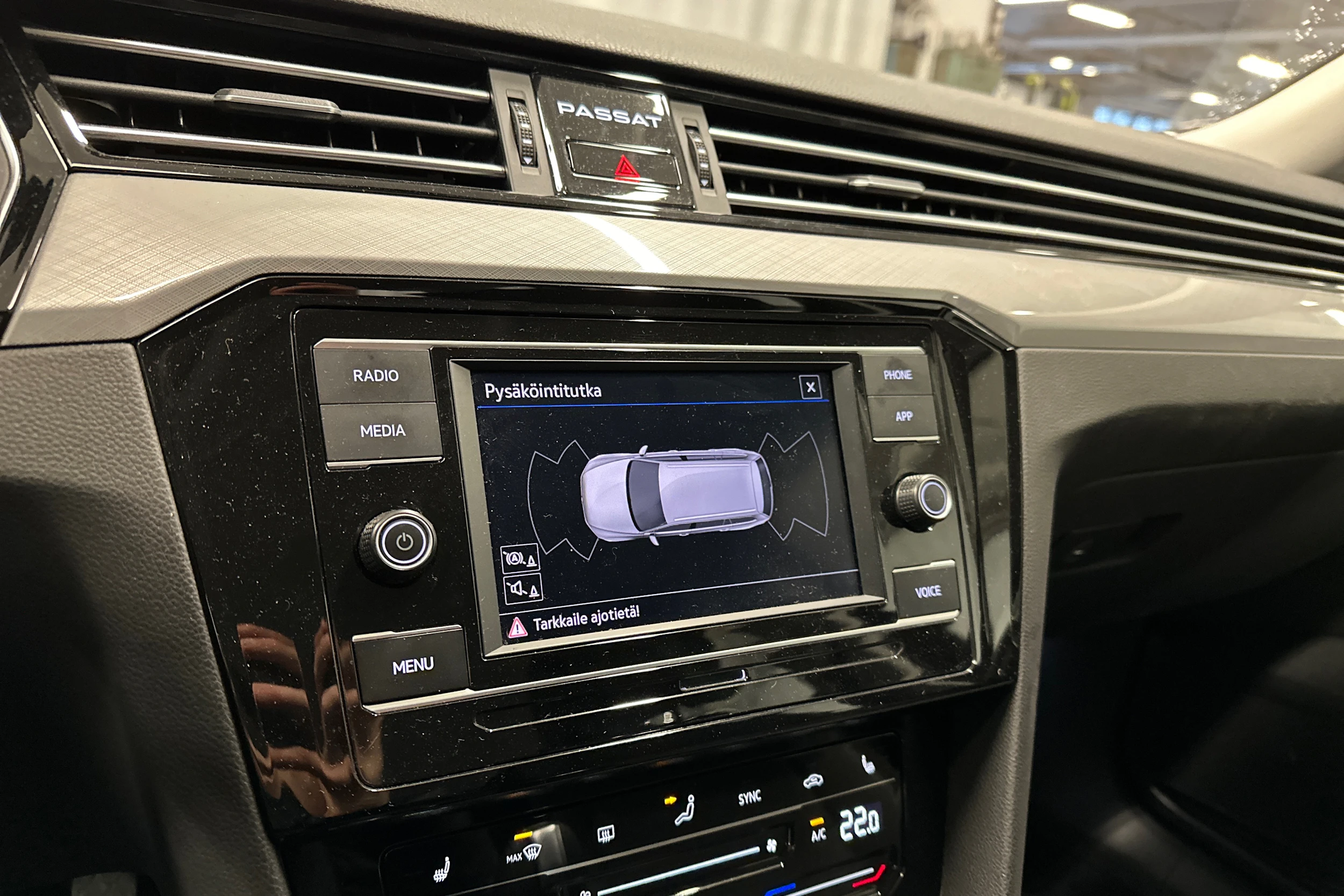 musta Volkswagen Passat 2024 kuva 15.