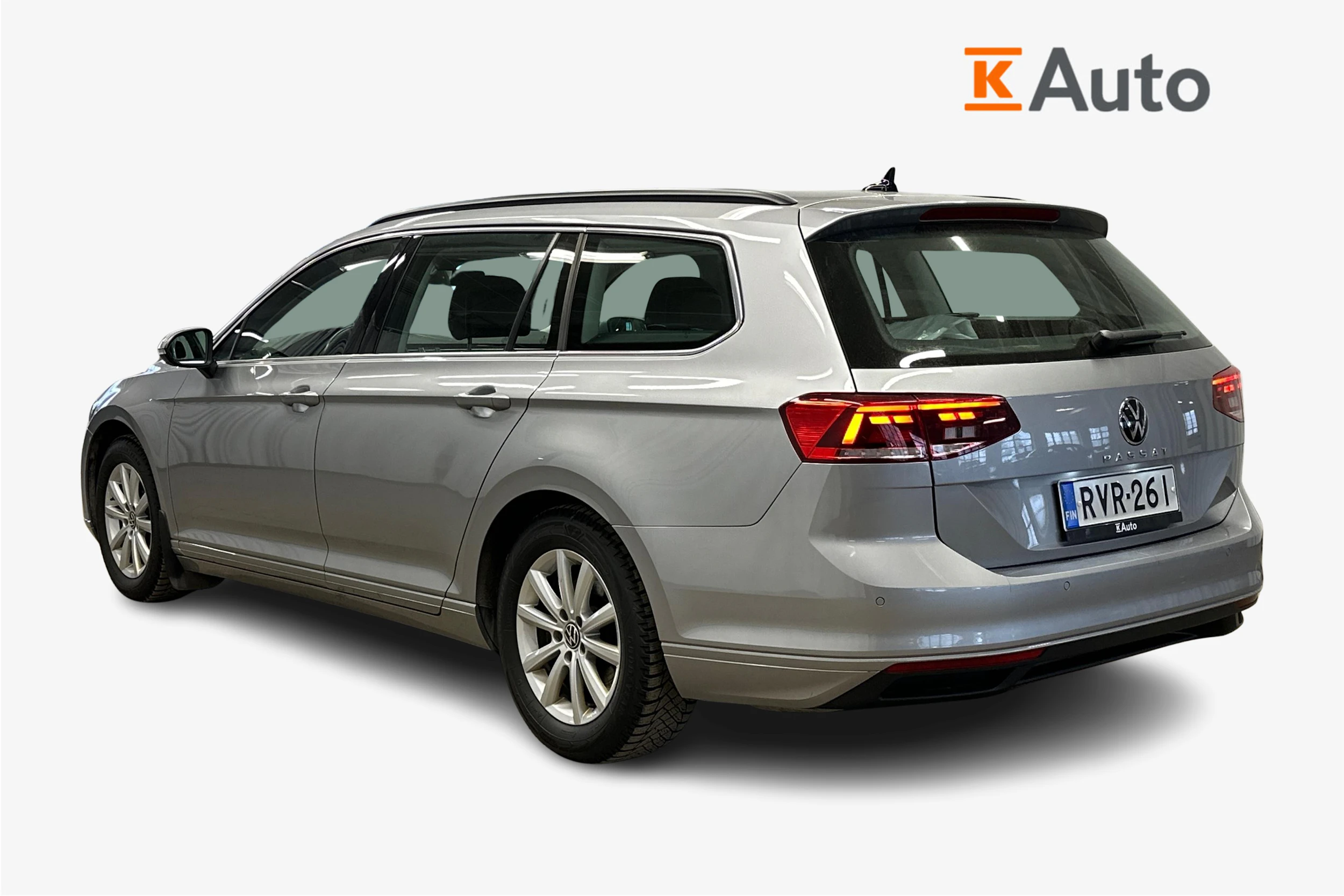 harmaa Volkswagen Passat 2024 kuva 2.