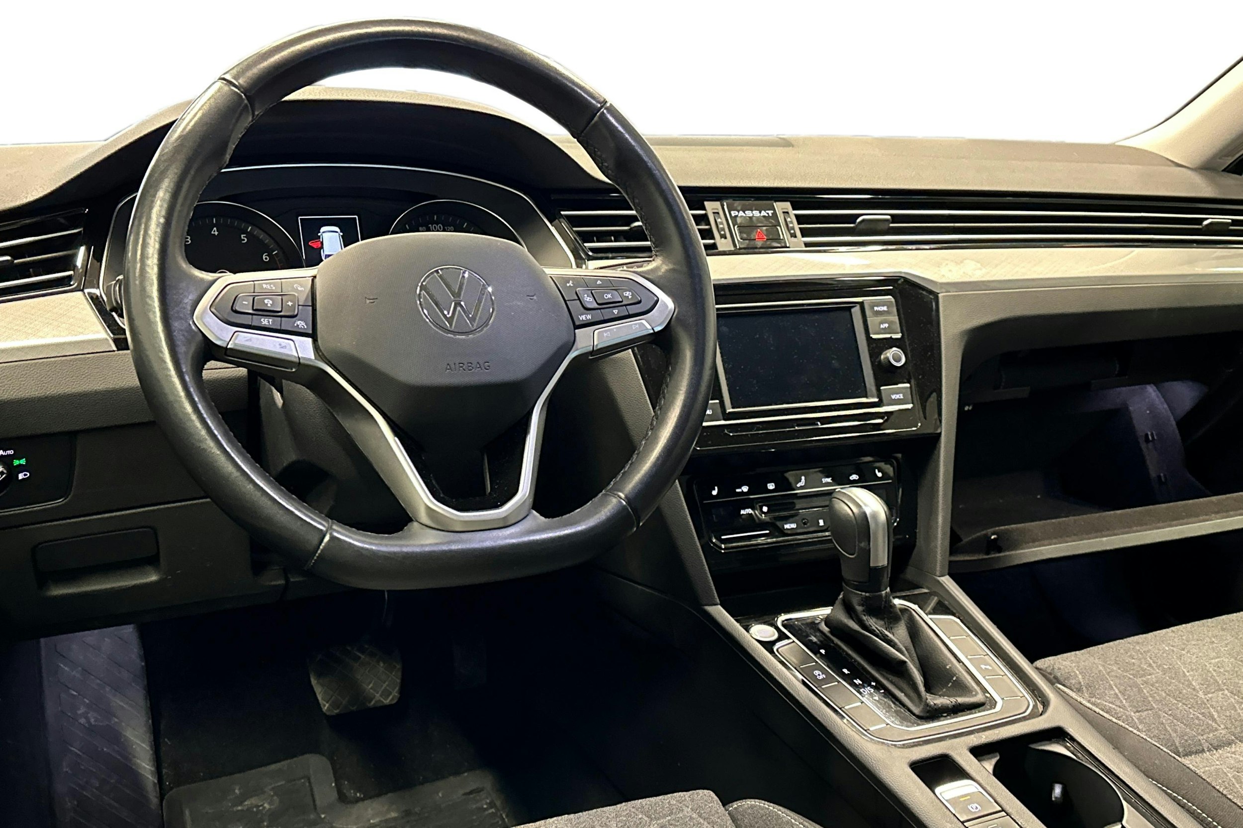 musta Volkswagen Passat 2024 kuva 3.