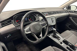 musta Volkswagen Passat 2024 kuva 6.