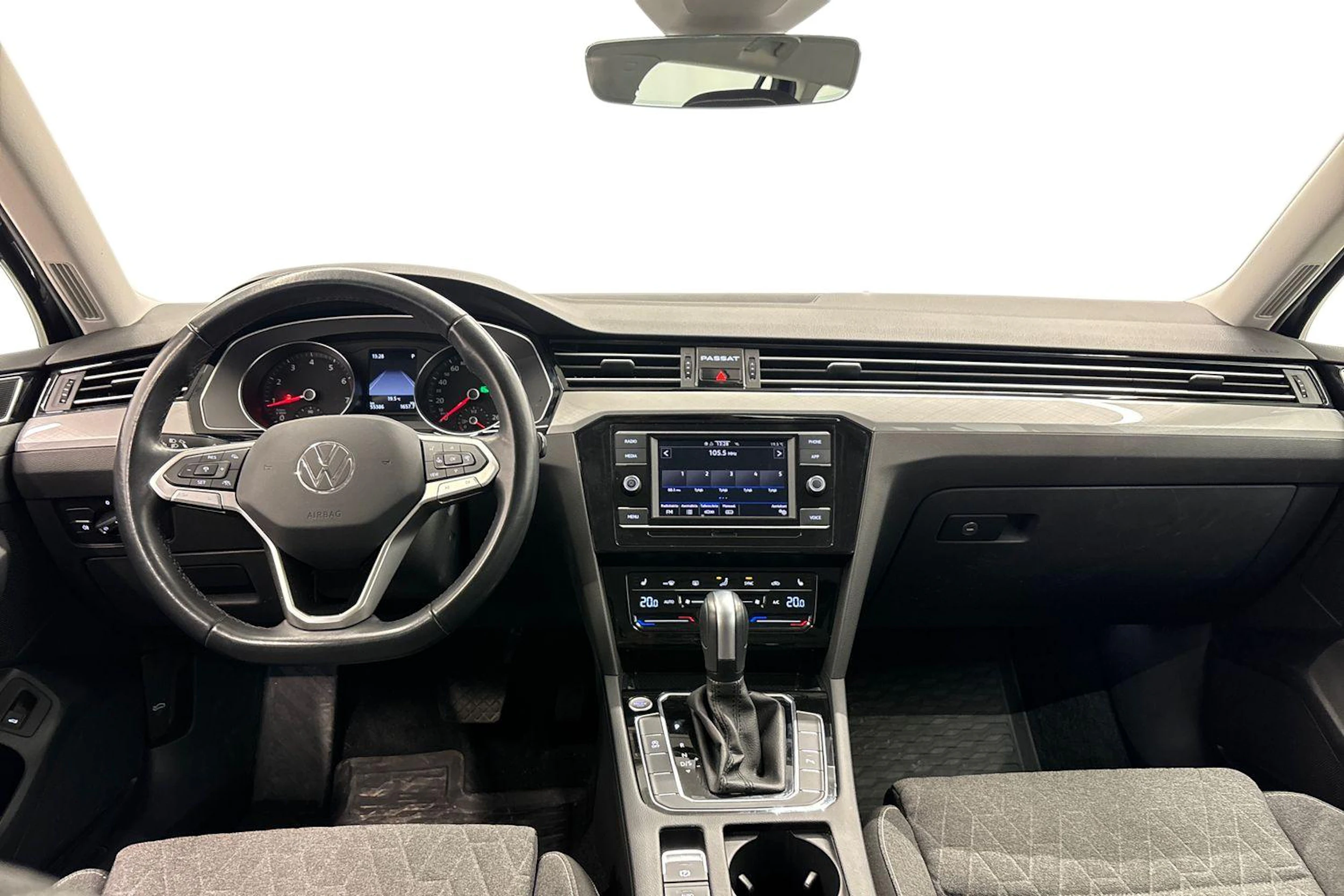 musta Volkswagen Passat 2024 kuva 7.