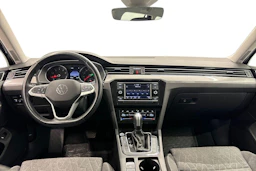 musta Volkswagen Passat 2024 kuva 7.