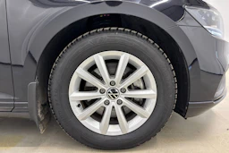 musta Volkswagen Passat 2024 kuva 10.