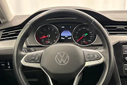 musta Volkswagen Passat 2024 kuva 13.