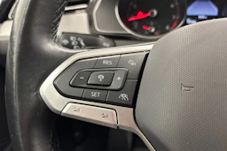 musta Volkswagen Passat 2024 kuva 14.