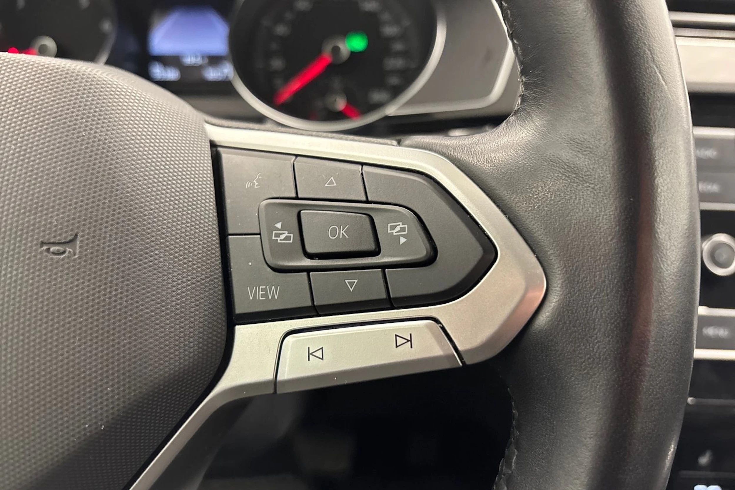 musta Volkswagen Passat 2024 kuva 15.