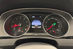 musta Volkswagen Passat 2024 kuva 16.