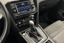 musta Volkswagen Passat 2024 kuva 17.