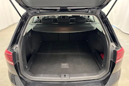 musta Volkswagen Passat 2024 kuva 21.