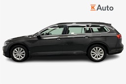 harmaa Volkswagen Passat 2024 kuva 6.