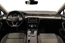 harmaa Volkswagen Passat 2024 kuva 9.