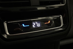 harmaa Volkswagen Passat 2024 kuva 15.