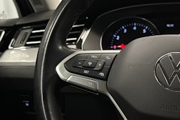 harmaa Volkswagen Passat 2024 kuva 18.