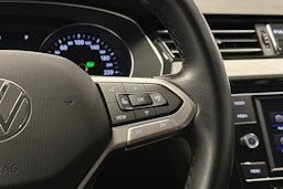 harmaa Volkswagen Passat 2024 kuva 19.