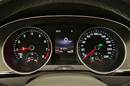 harmaa Volkswagen Passat 2024 kuva 20.