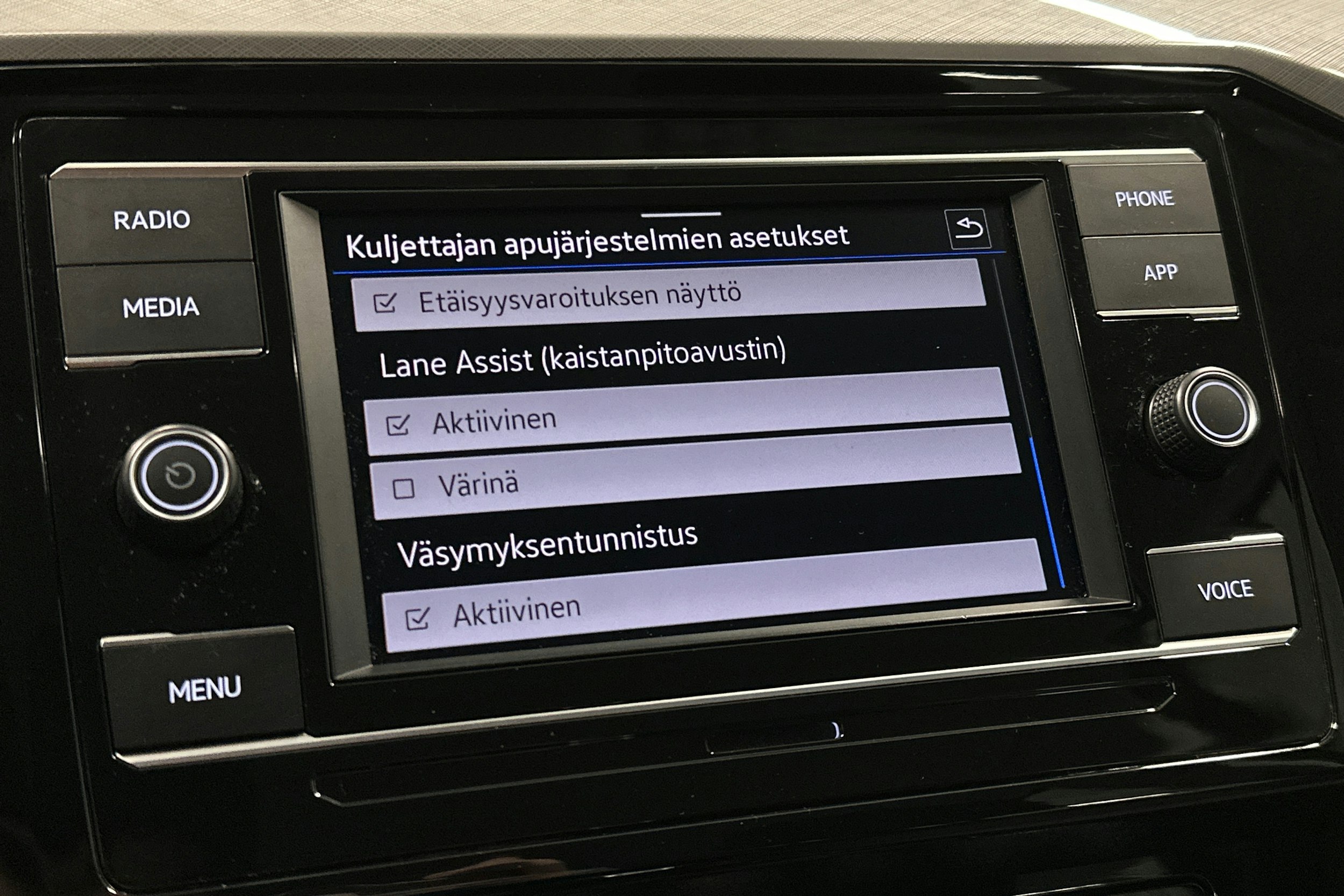 harmaa Volkswagen Passat 2024 kuva 25.