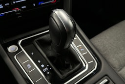 harmaa Volkswagen Passat 2024 kuva 28.