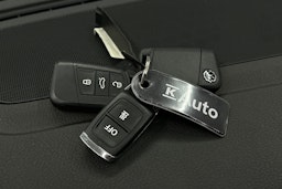 harmaa Volkswagen Passat 2024 kuva 29.