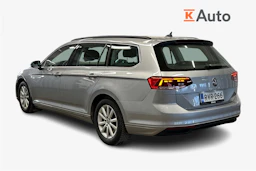 harmaa Volkswagen Passat 2024 kuva 2.