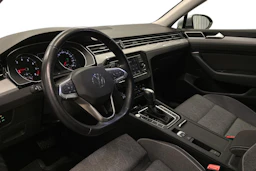 harmaa Volkswagen Passat 2024 kuva 6.