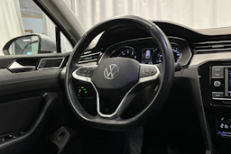 harmaa Volkswagen Passat 2024 kuva 14.