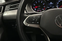 harmaa Volkswagen Passat 2024 kuva 15.