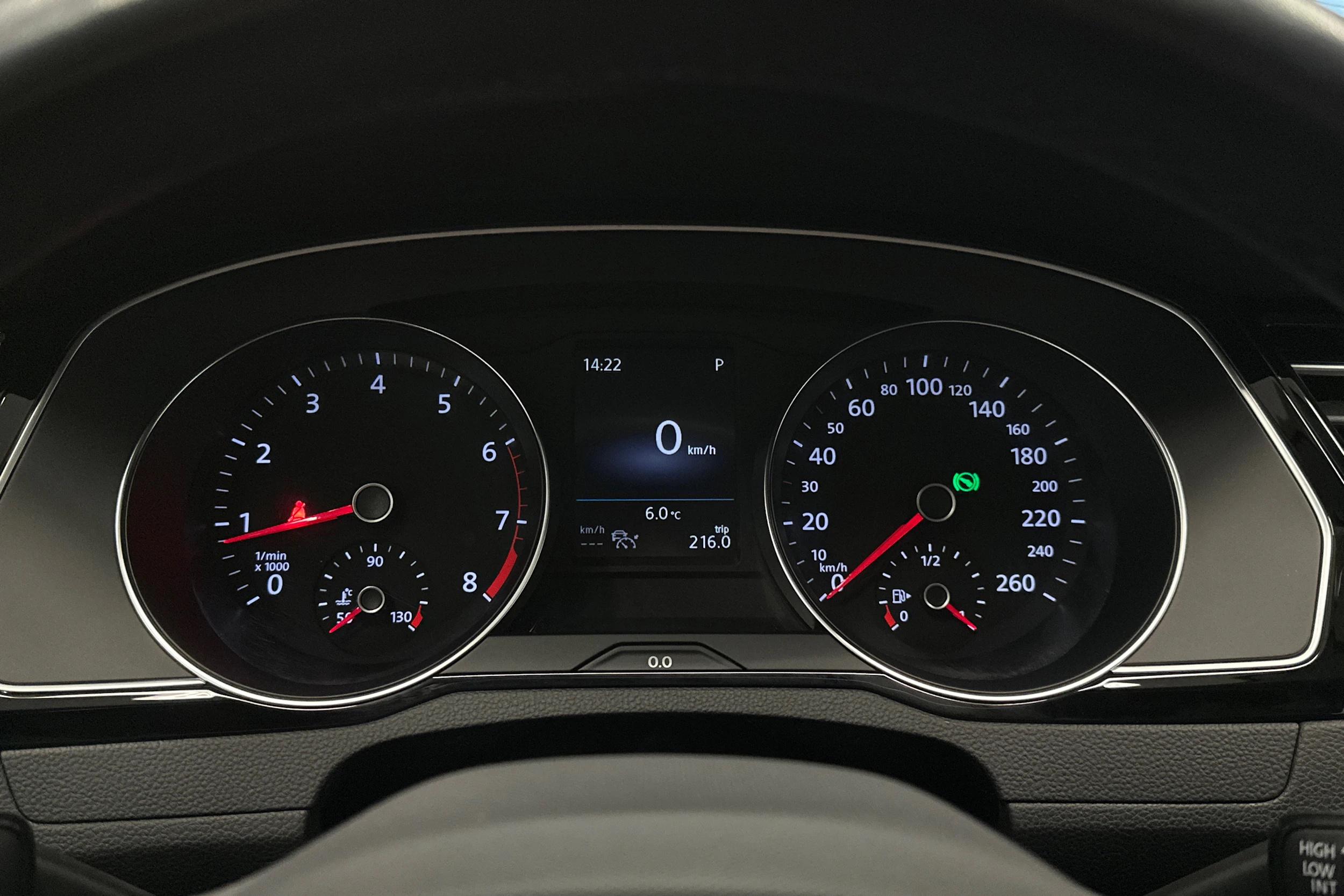 harmaa Volkswagen Passat 2024 kuva 18.