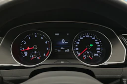 harmaa Volkswagen Passat 2024 kuva 18.