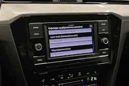 harmaa Volkswagen Passat 2024 kuva 20.