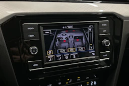 harmaa Volkswagen Passat 2024 kuva 23.