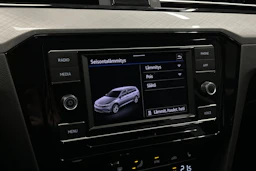harmaa Volkswagen Passat 2024 kuva 24.