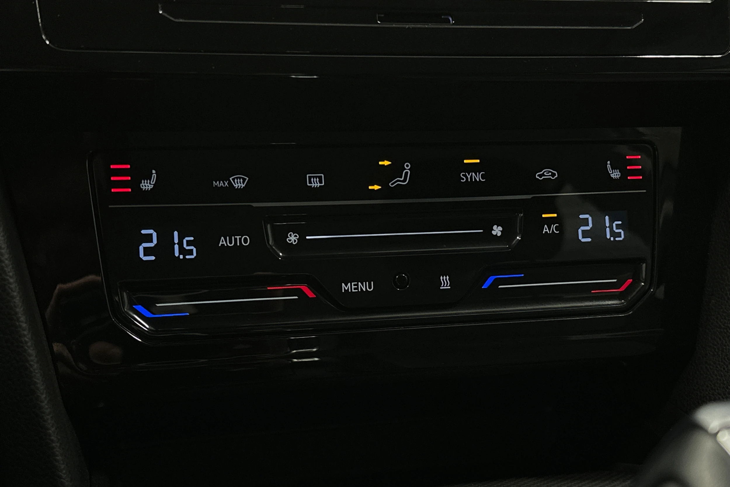 harmaa Volkswagen Passat 2024 kuva 25.