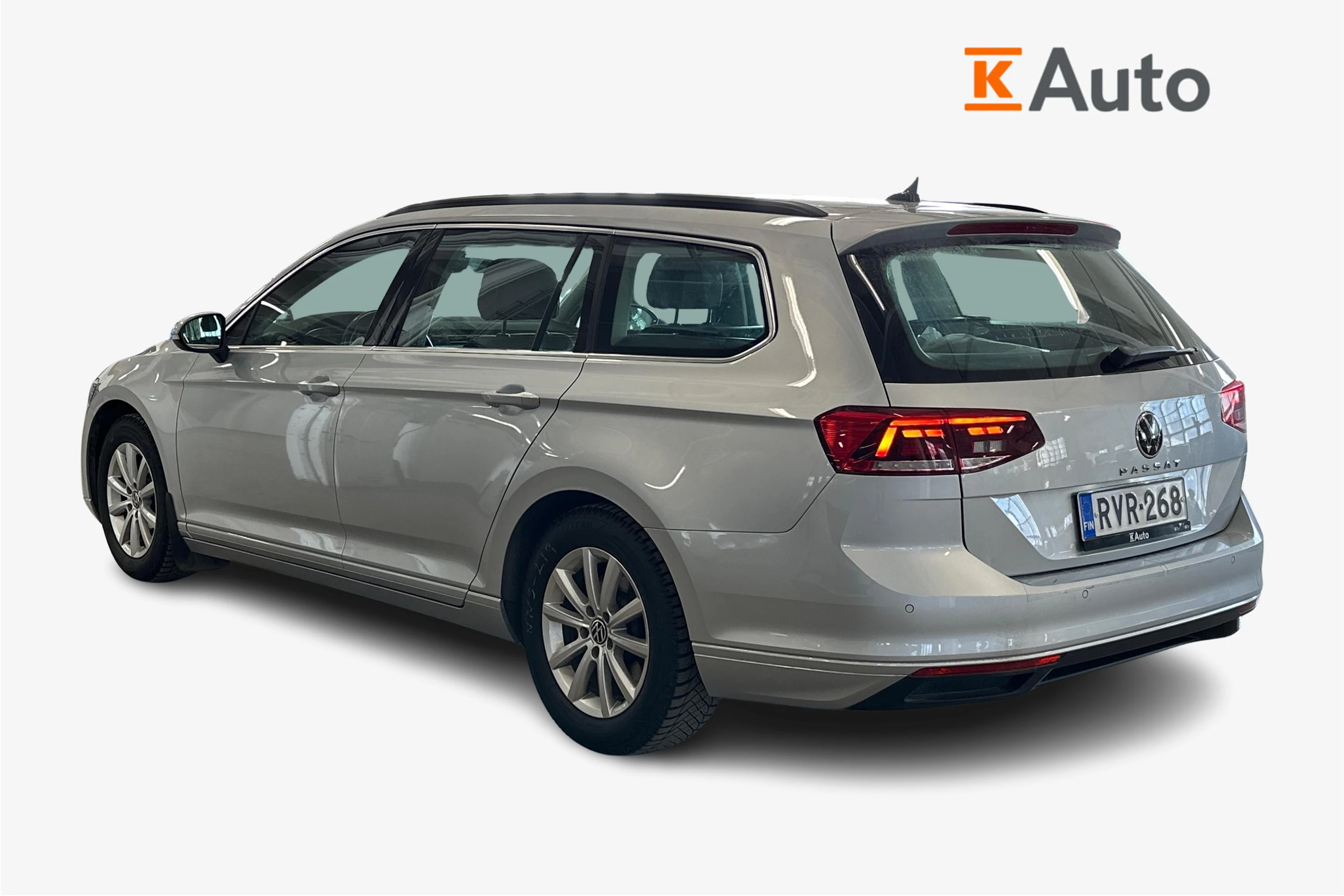 harmaa Volkswagen Passat 2024 kuva 2.