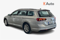 harmaa Volkswagen Passat 2024 kuva 2.