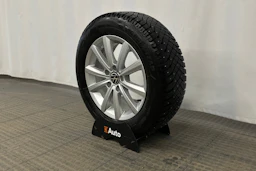 harmaa Volkswagen Passat 2024 kuva 10.