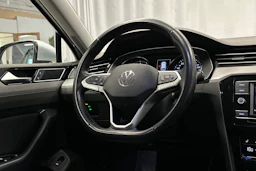 harmaa Volkswagen Passat 2024 kuva 14.