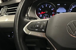 harmaa Volkswagen Passat 2024 kuva 15.