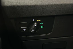 harmaa Volkswagen Passat 2024 kuva 17.
