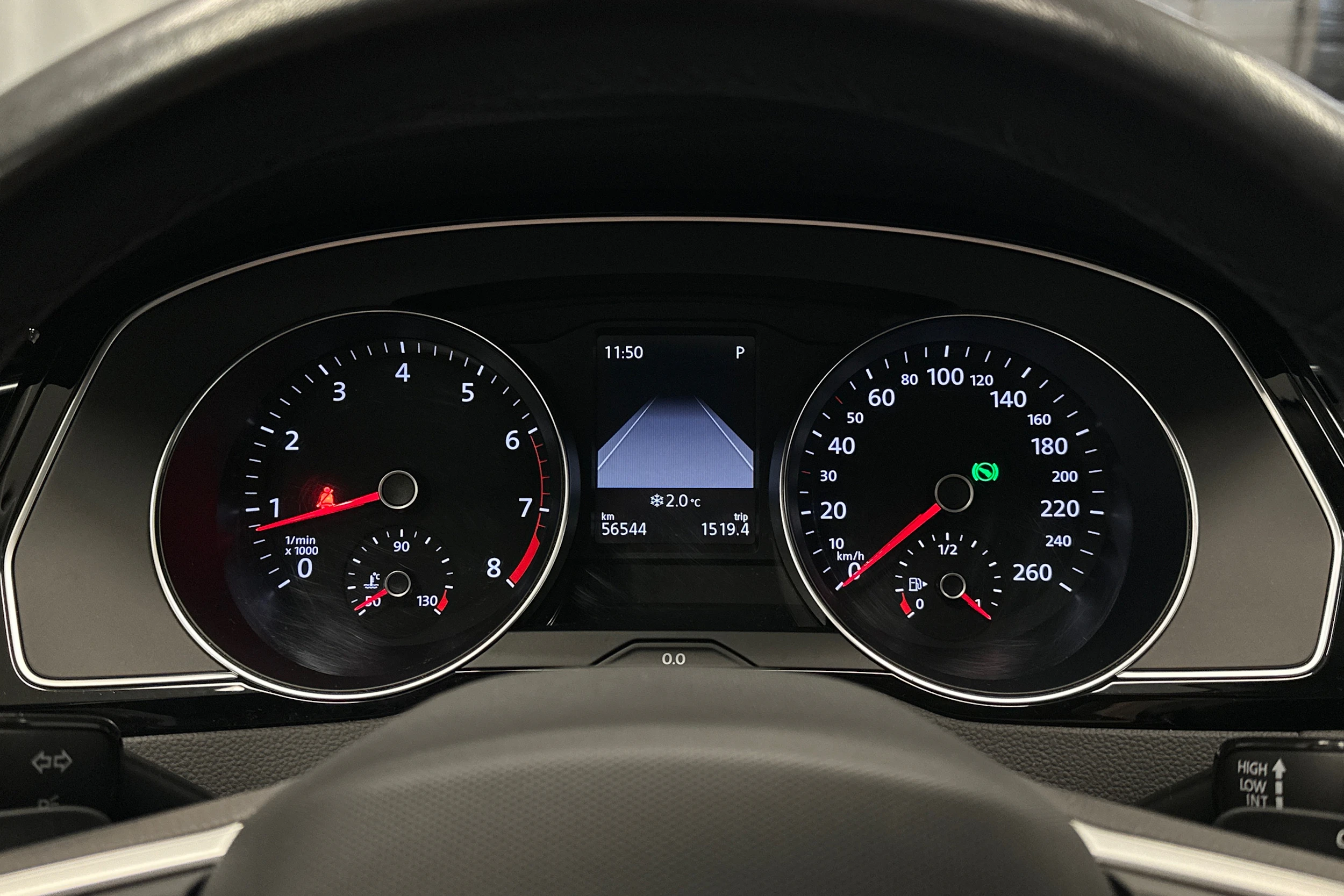 harmaa Volkswagen Passat 2024 kuva 18.