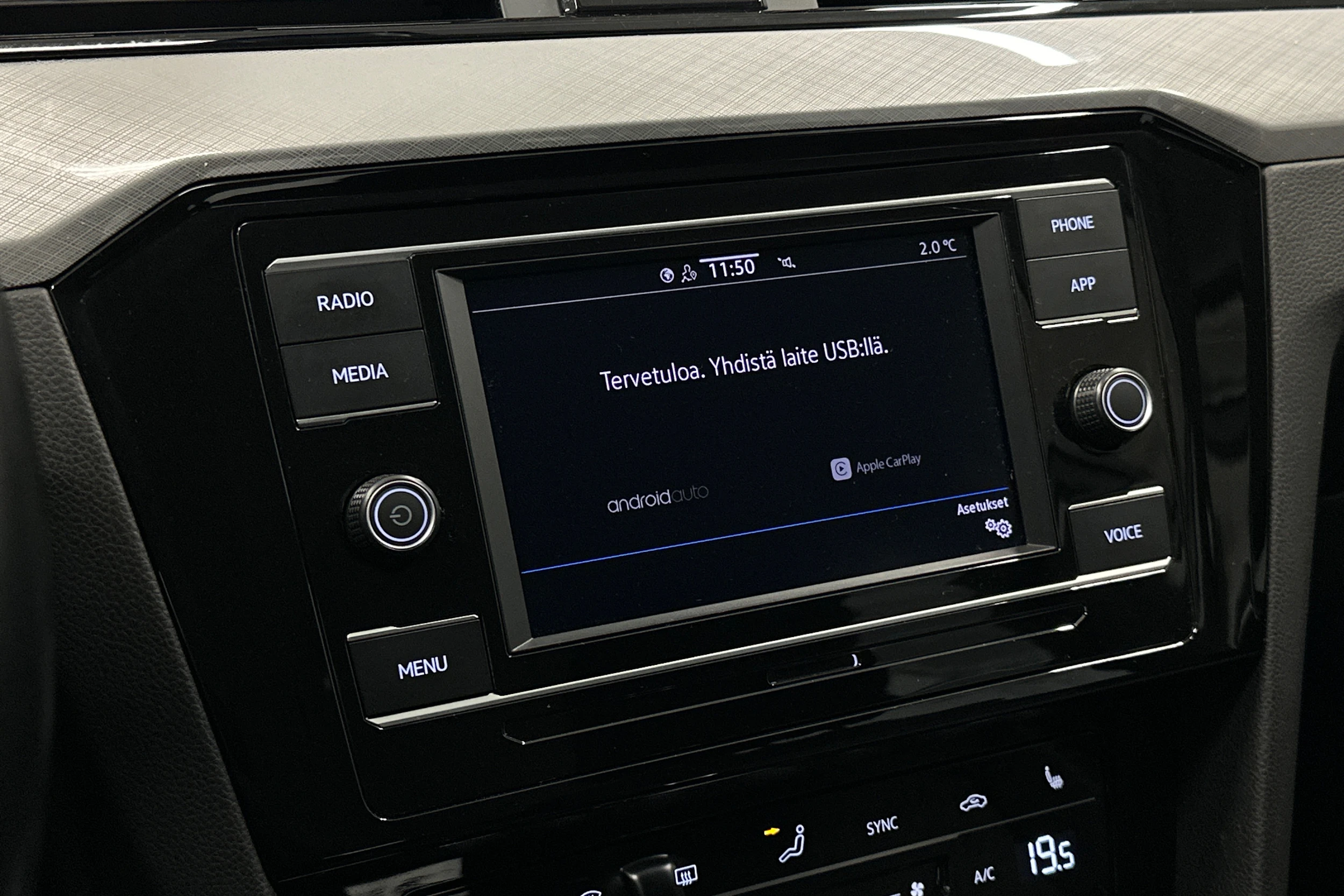 harmaa Volkswagen Passat 2024 kuva 19.