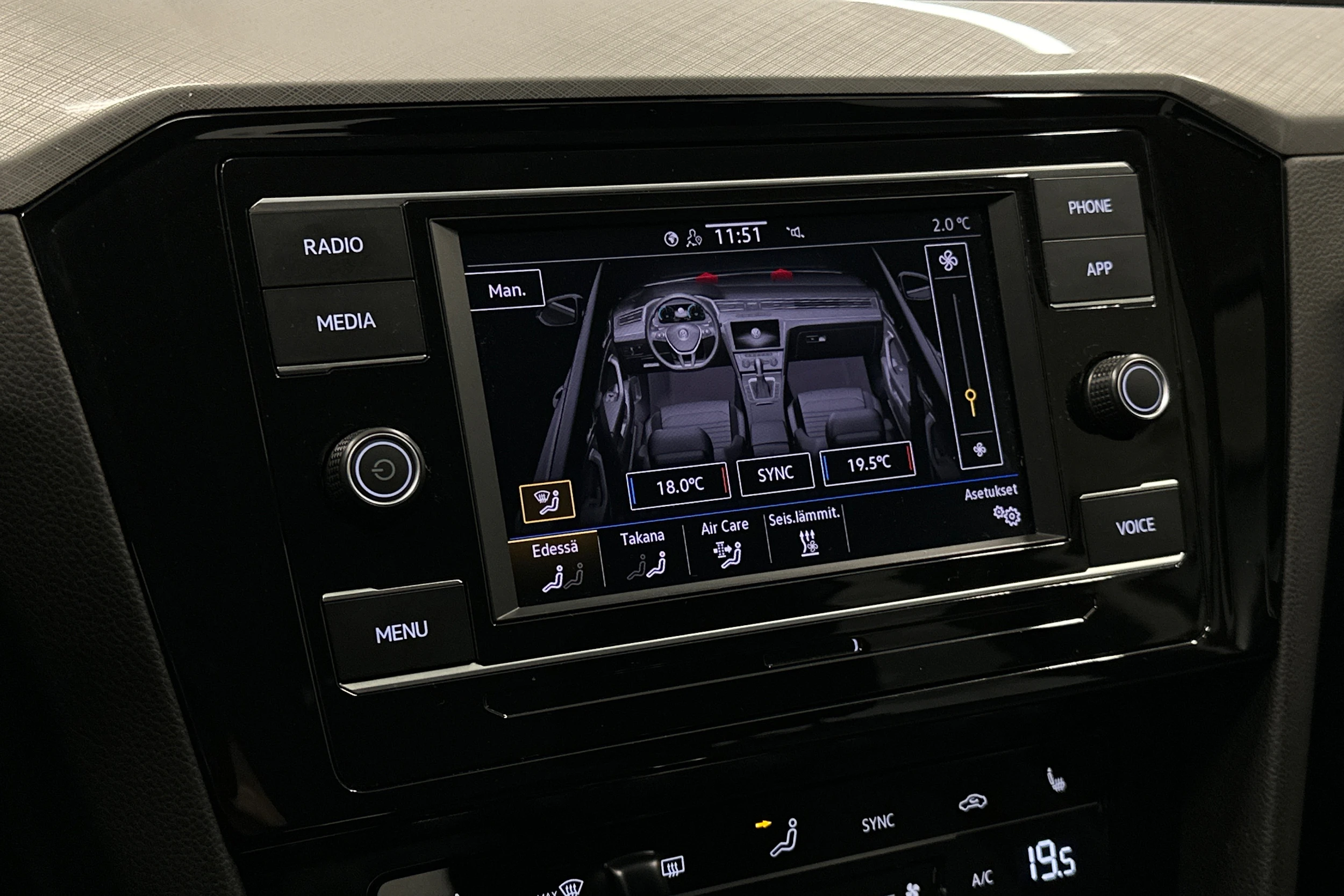 harmaa Volkswagen Passat 2024 kuva 22.