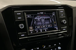 harmaa Volkswagen Passat 2024 kuva 22.