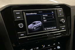 harmaa Volkswagen Passat 2024 kuva 23.