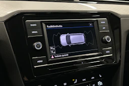 harmaa Volkswagen Passat 2024 kuva 24.