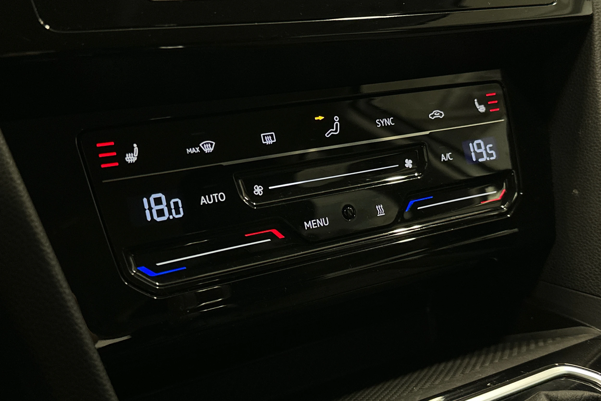 harmaa Volkswagen Passat 2024 kuva 25.