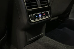 harmaa Volkswagen Passat 2024 kuva 26.