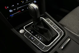 harmaa Volkswagen Passat 2024 kuva 27.