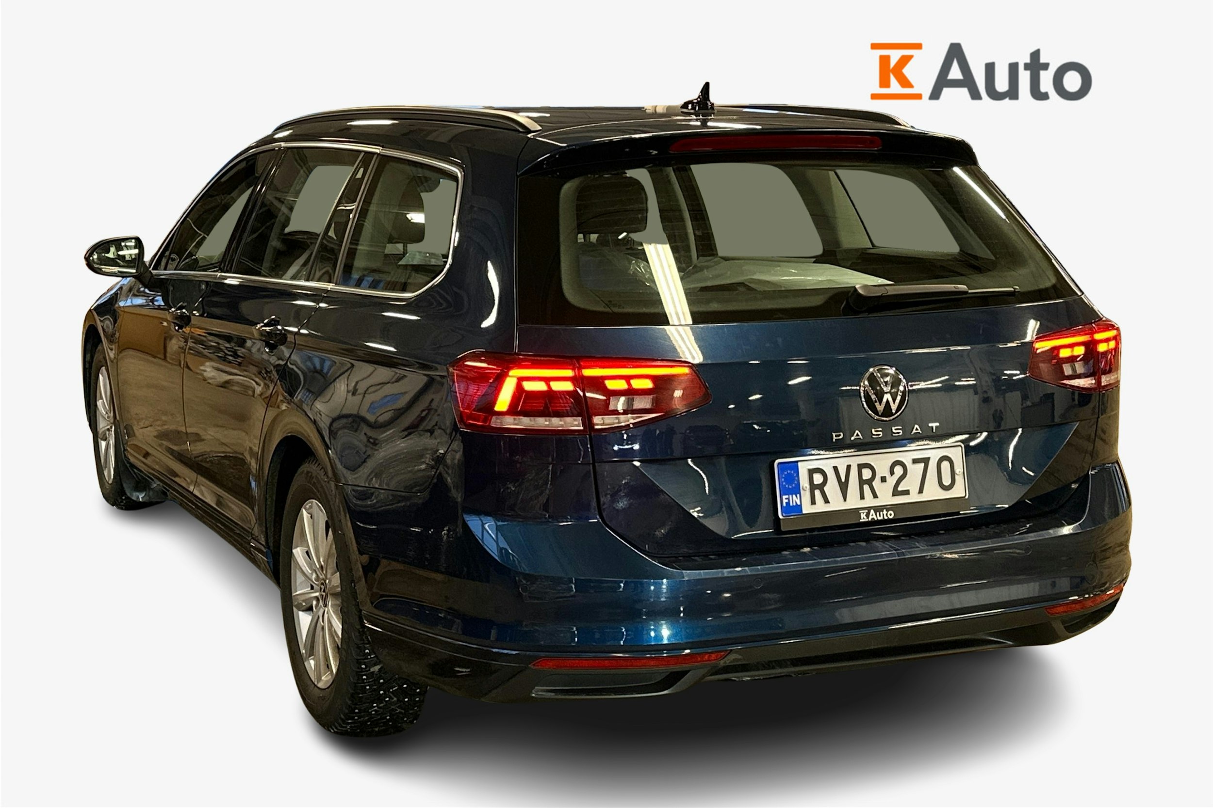 sininen Volkswagen Passat 2024 kuva 2.