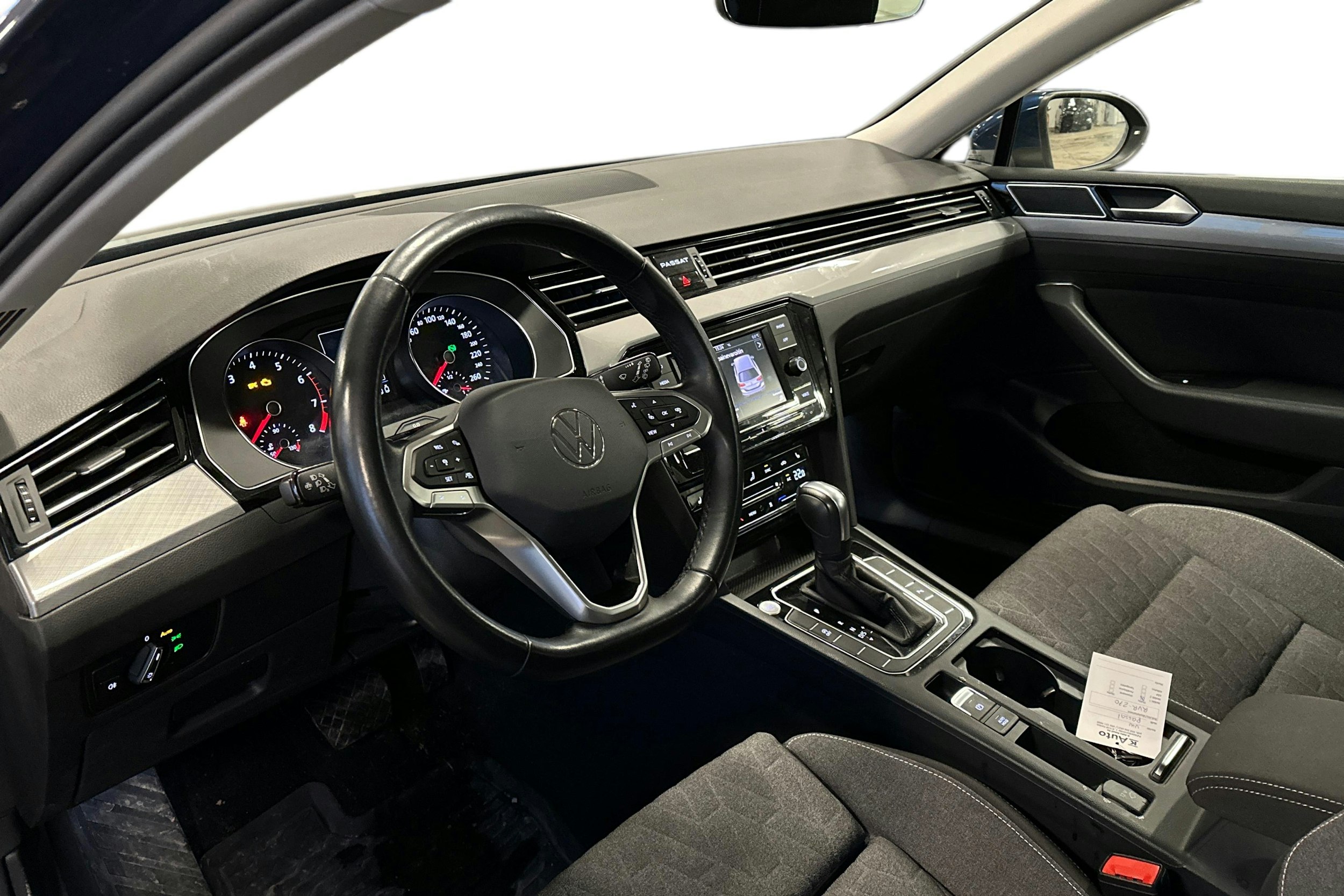 sininen Volkswagen Passat 2024 kuva 3.