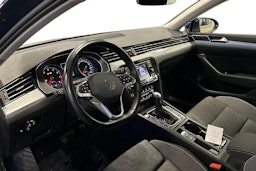 sininen Volkswagen Passat 2024 kuva 3.